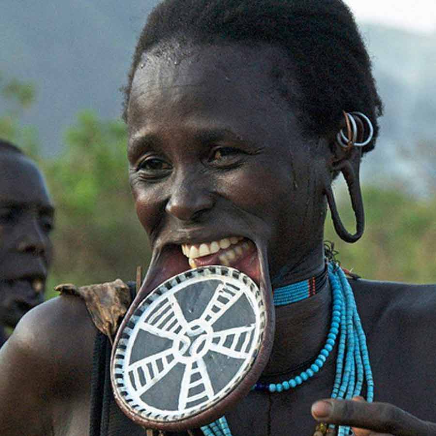 Cut lips as mark of beauty