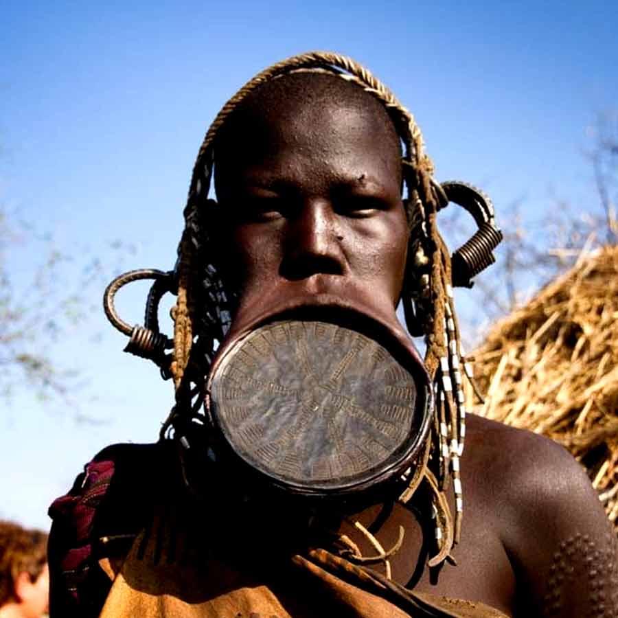 Cut lips as mark of beauty