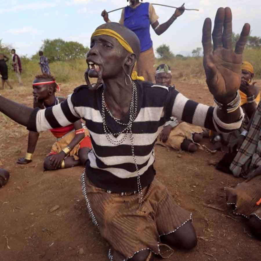 Cut lips as mark of beauty