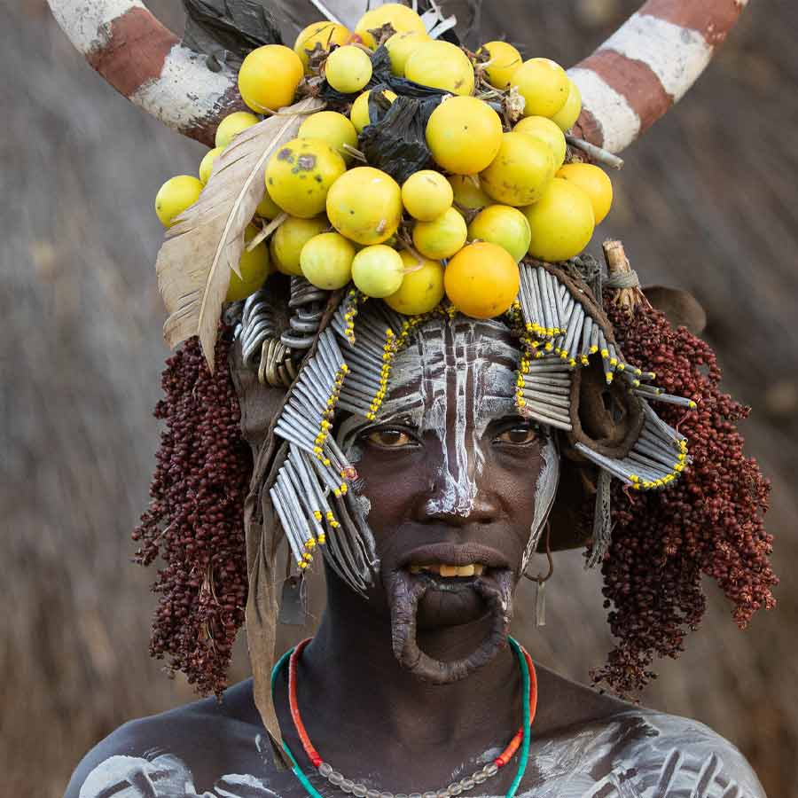 Cut lips as mark of beauty