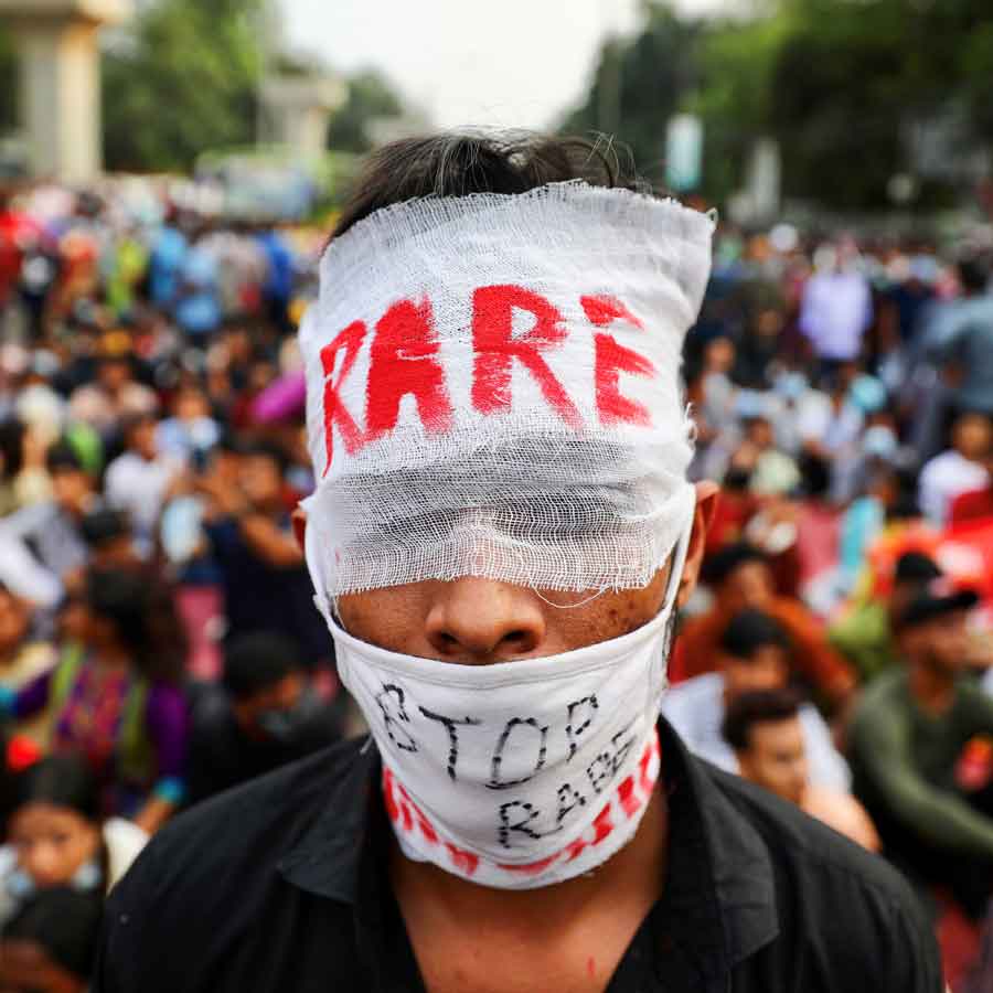 প্রতিবাদের ভাষা বদলেছে।