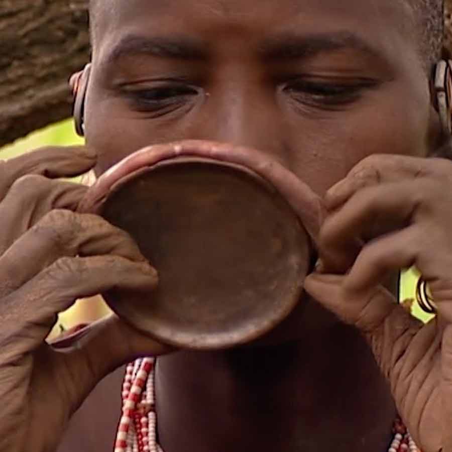 Cut lips as mark of beauty