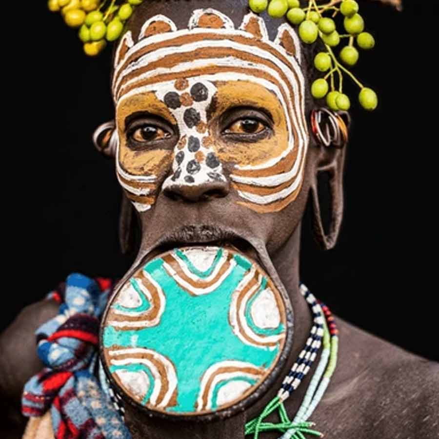 Cut lips as mark of beauty