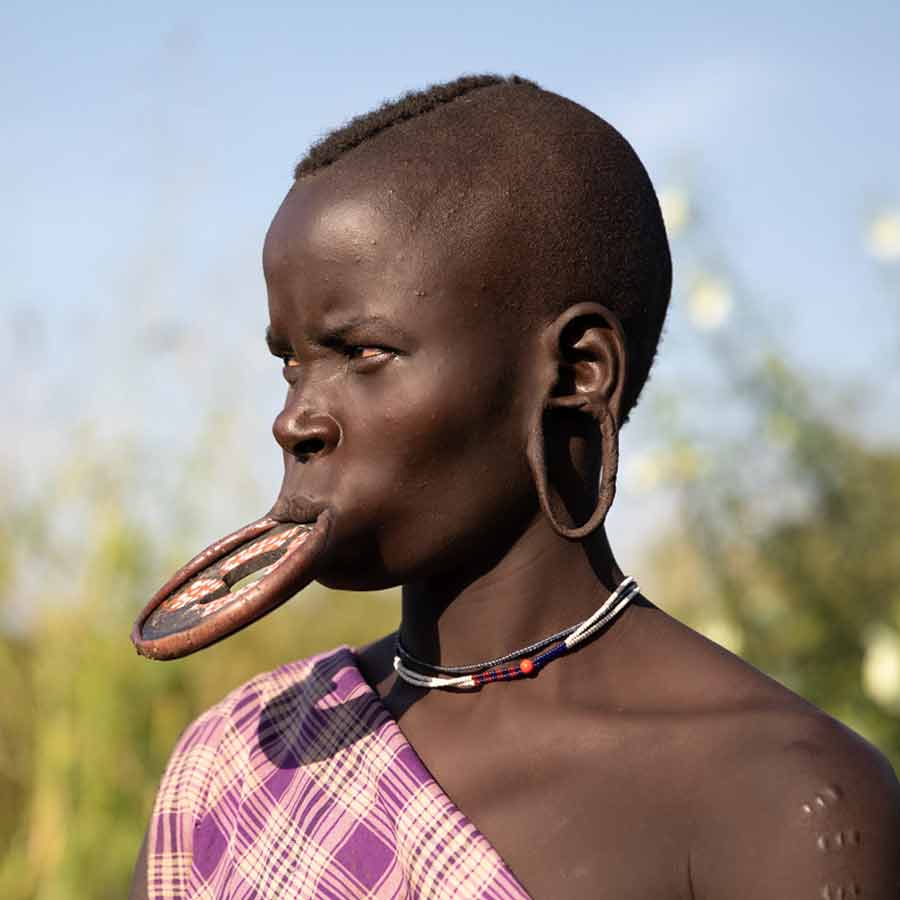 Cut lips as mark of beauty