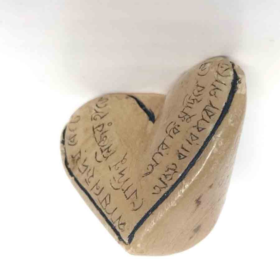 In the case of auctions of expensive or rare works of art, keeping the names and identities of the buyers secret can only increase people's fear of losing them forever