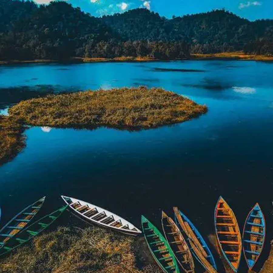 চান্দুবি গুয়াহাটির অদূরে আর এক সুন্দর স্থান। সাধারণত পর্যটকেরা এই জায়গায় যান না।