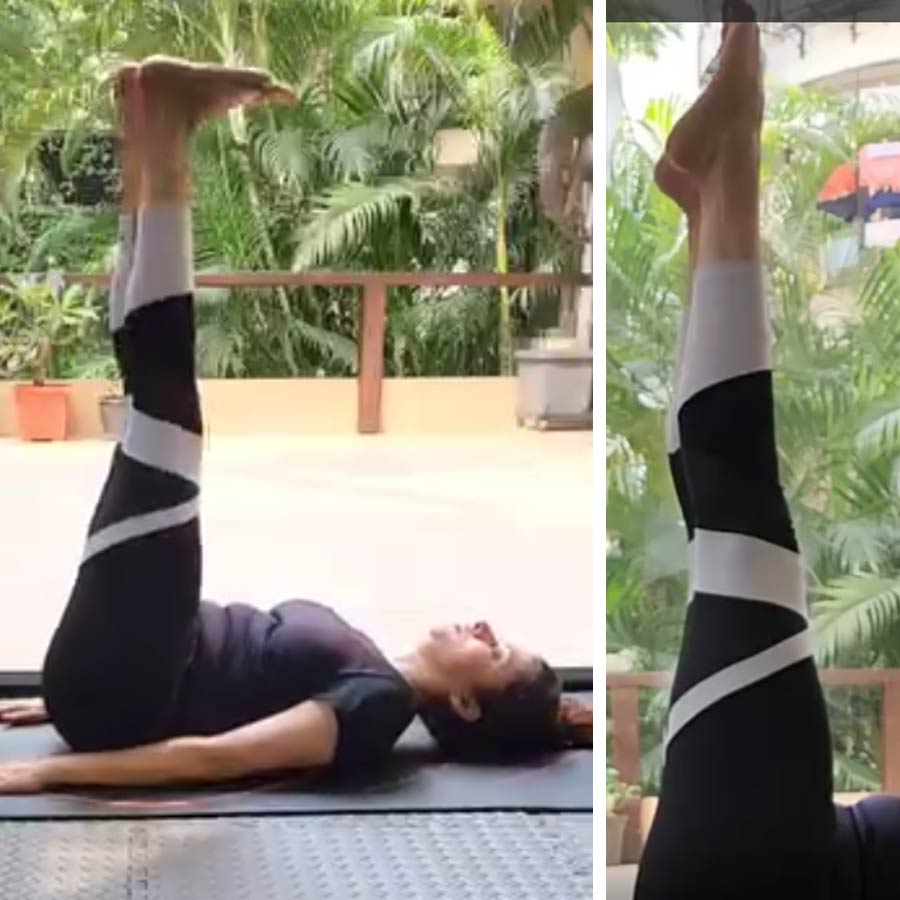 ব্যায়াম শেখাচ্ছেন ভাগ্যশ্রী।