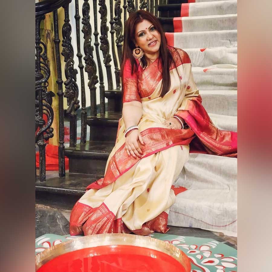 সাবেকি সাজে পরমা বন্দ্যোপাধ্যায়।