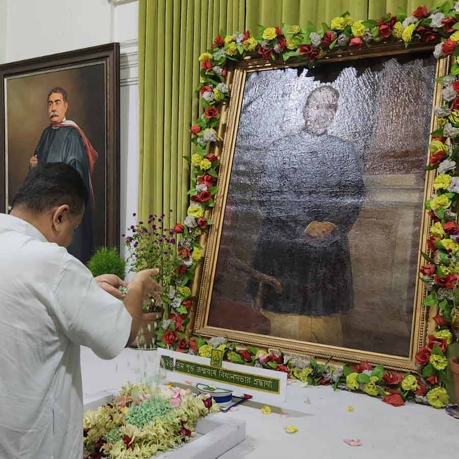 War of words erupt again on Shayama Prasad birth anniversary