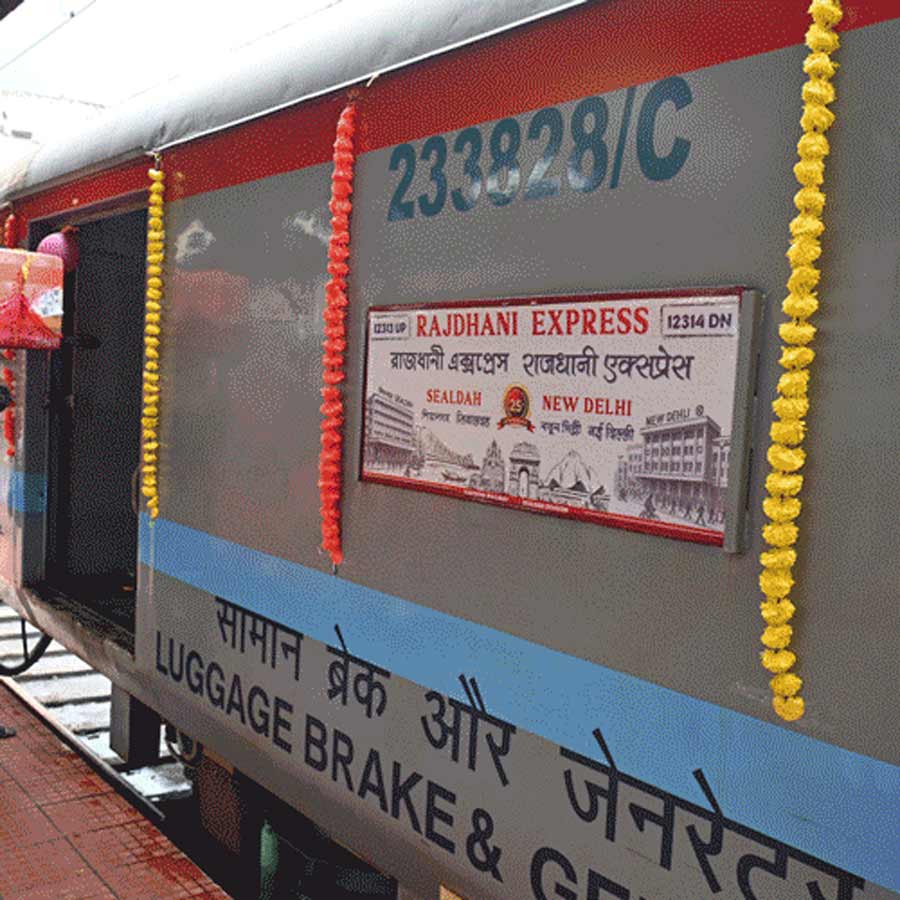 Sealdah-New Delhi Rajdhani Express has transformed a first-class AC coach into museum for passengers commemorating 25 years of the train's service