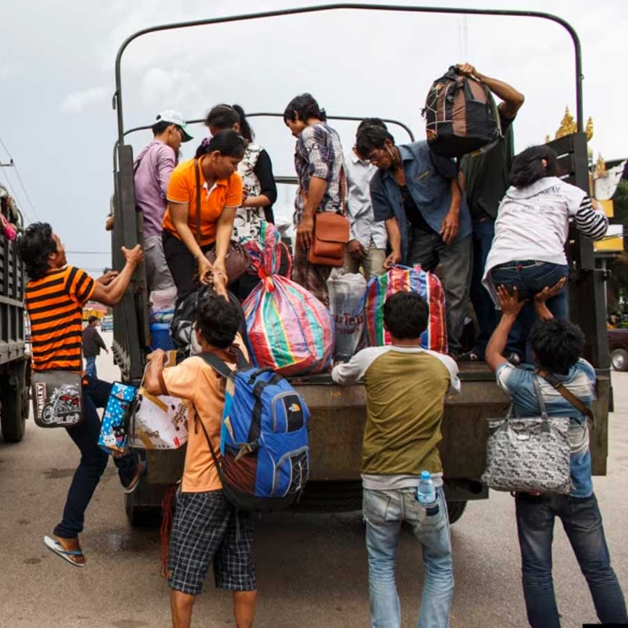 Thousands of refugees flee into India's Mizoram state after clashes in Myanmar dgtl