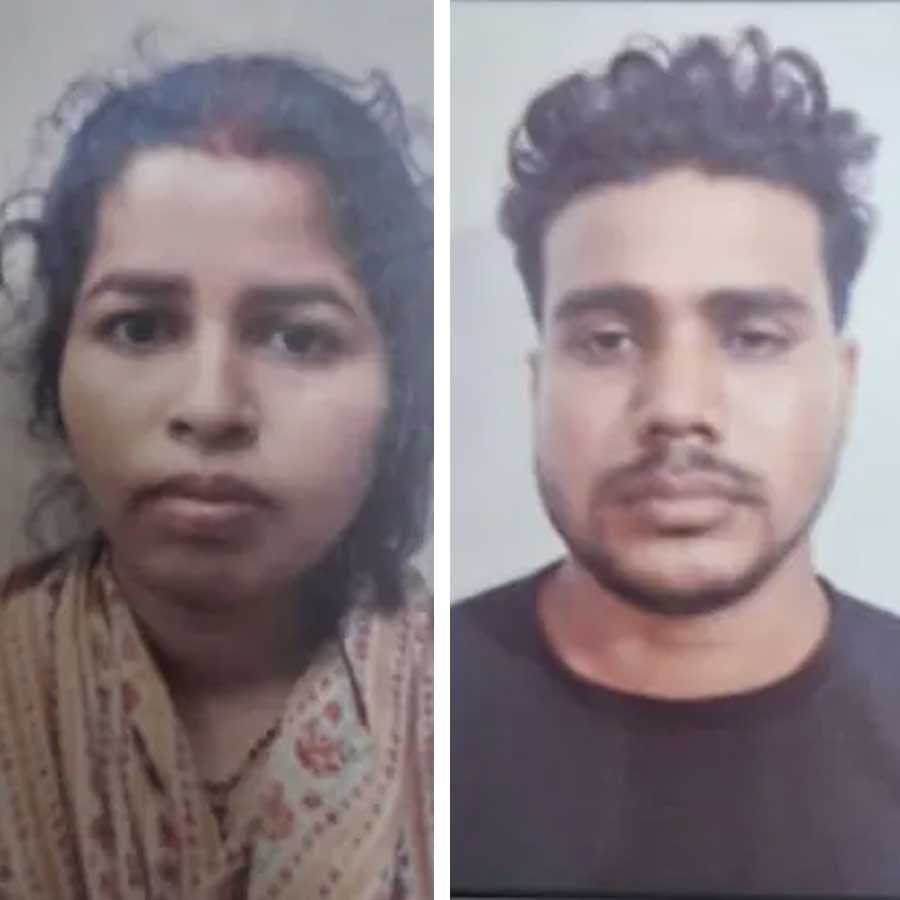 Wife pins down paralysed husband in Nagpur, lover smothers him to death with pillow dgtl