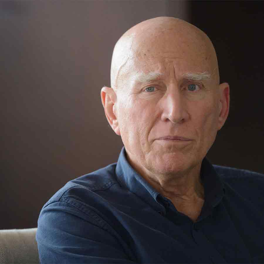 It would be wrong to call Sebastião Salgado simply a Brazilian photo journalist, Salgado thought planetaryly before the term 'planetarity' was introduced into theoretical practice