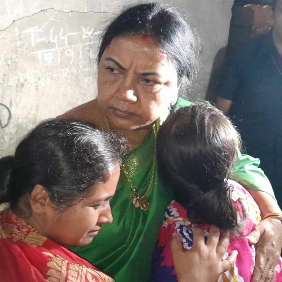 Family of deceased Saraswati Dey demand arrest of civic volunteers who provoked her to commit suicide