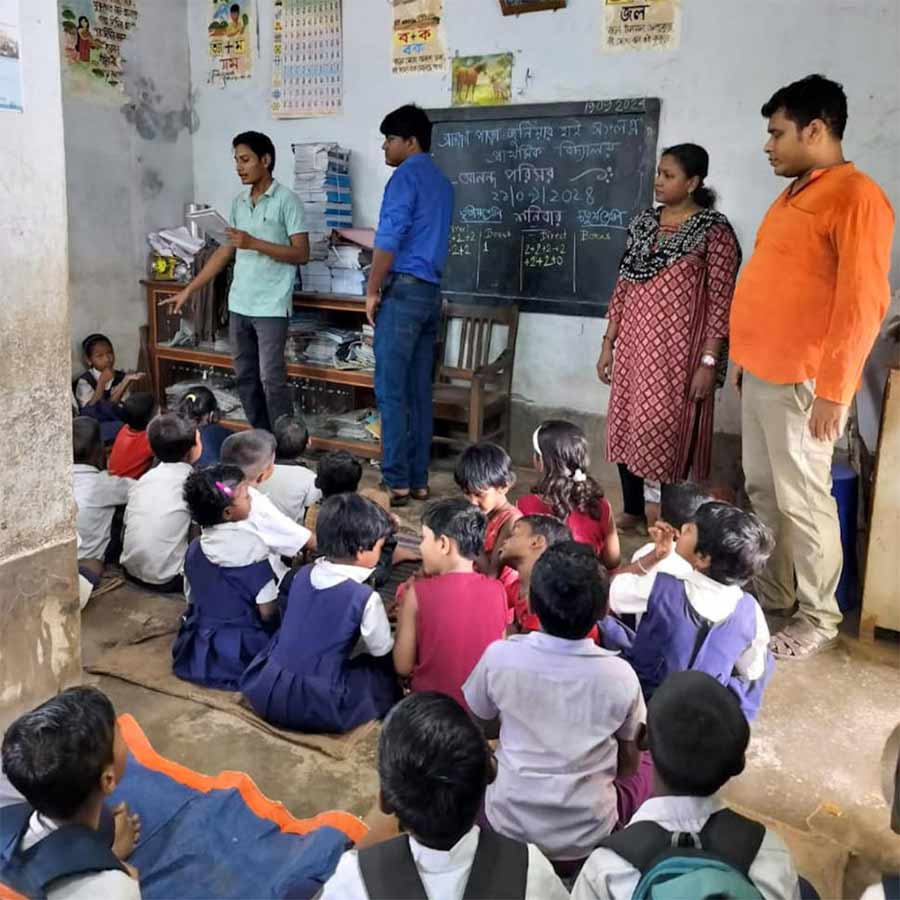 Primary School of Jagatballavpur in trouble for not havingless classroom for their student
