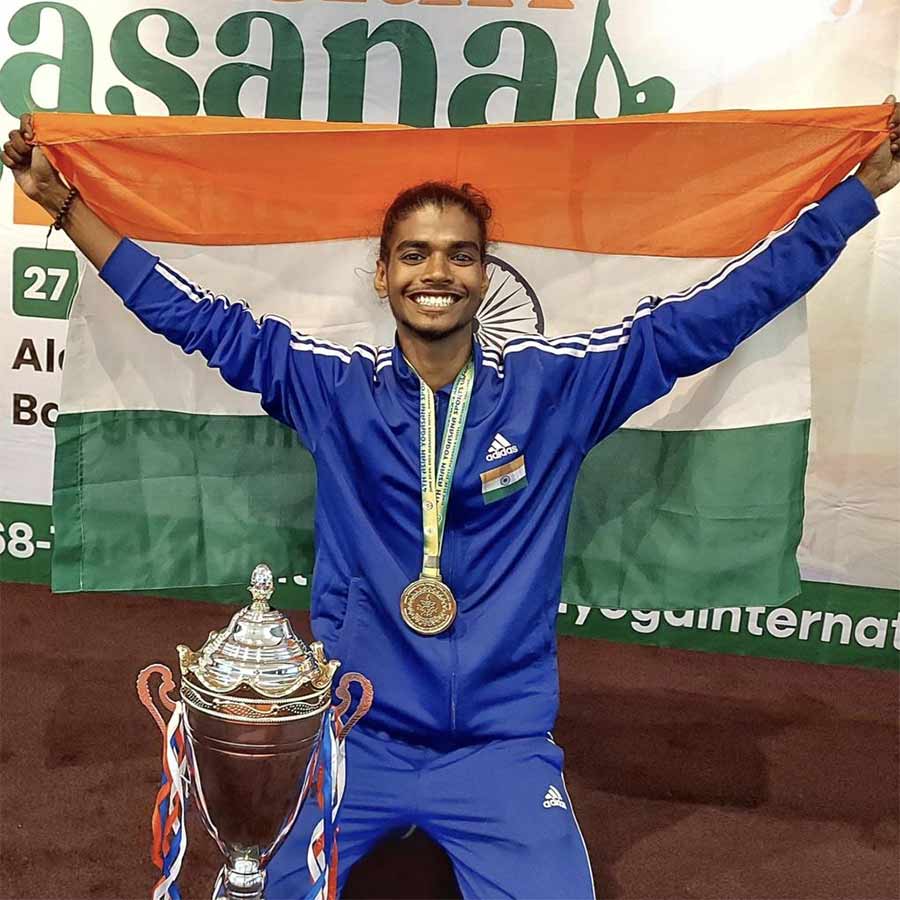Sourav Kumar from Usti won gold medals in Asian Yoga Sports Cup held at Thailand