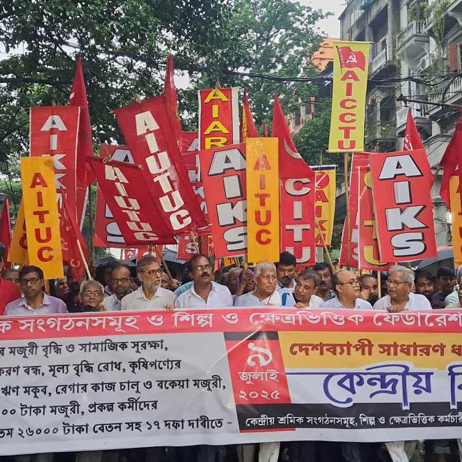 State government issues diktat to foil strike, workers & peasants’ wings hit the street