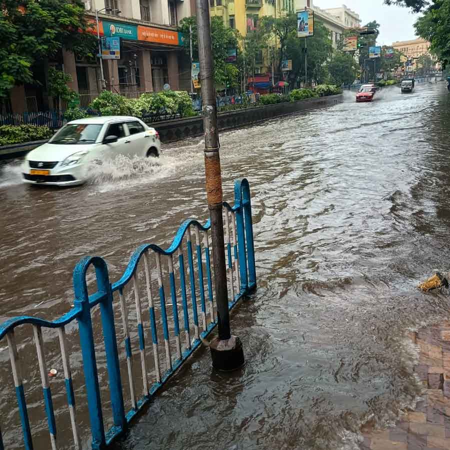 Several areas of Kolkata are waterlogged due to continuous rain overnight dgtl
