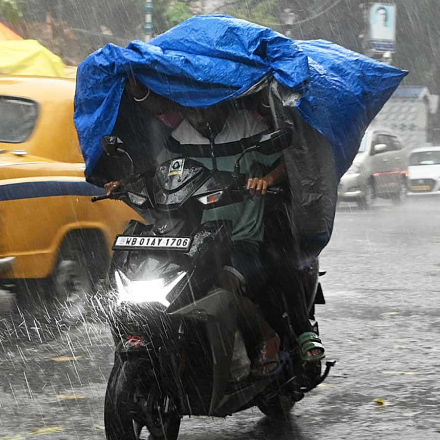 Weather office’s predictions on continuation of torrential rain over Kolkata and adjoining districts of South Bengal dgtl