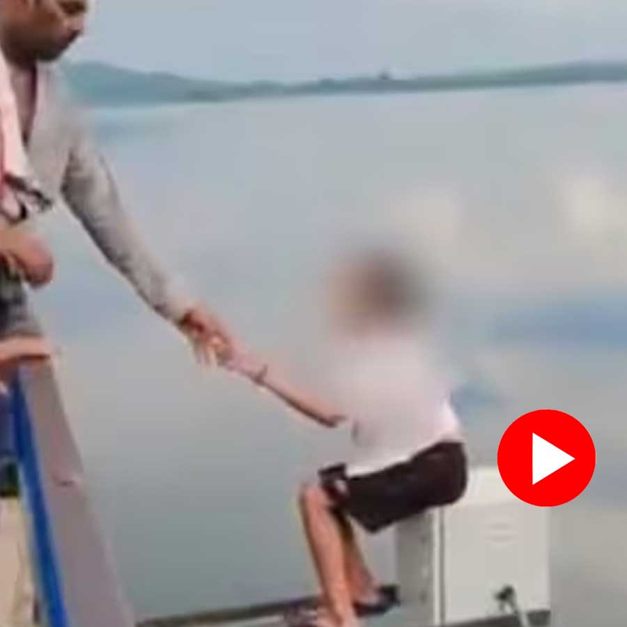 Video shows parents makes daughter to sit on dam edge for reel in Rajasthan