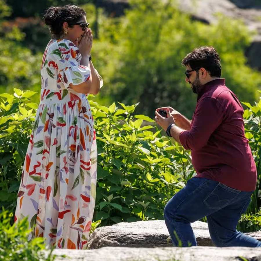 অংশুলা-রোহনের বাগ্দানের মুহূর্ত।