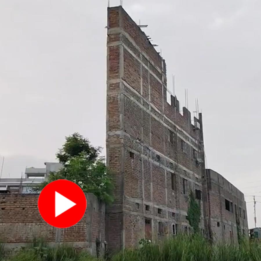 Video shows huge building in very narrow space claimed to be in Bihar