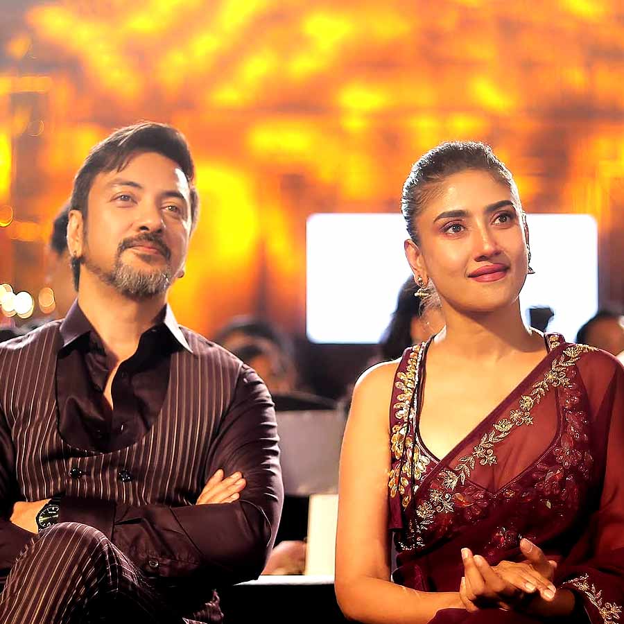 Amid relationship rumor actress Debolina Dutta opens up about her relationship with actor Shoumo Banerjee dgtl