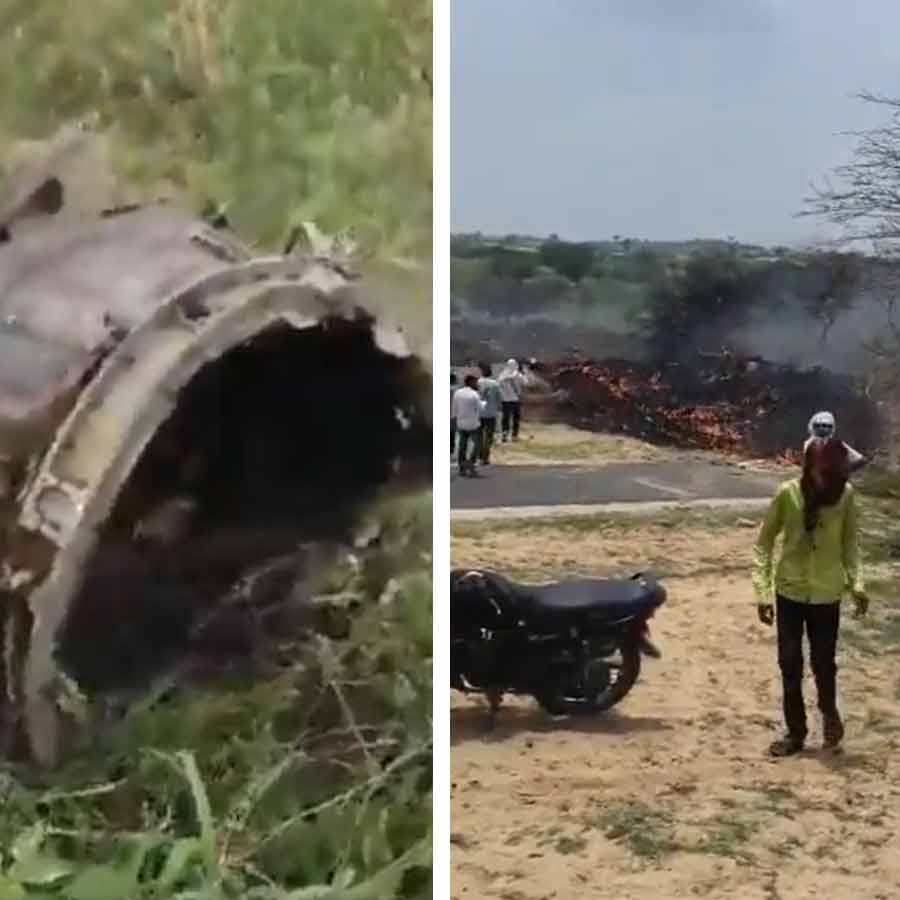 A Jaguar fighter aircraft of the Indian Air Force has crashed near Churu district of Rajasthan