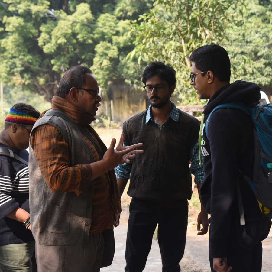 ছবির শুটিংয়ে রজতাভ ও অর্ক। 