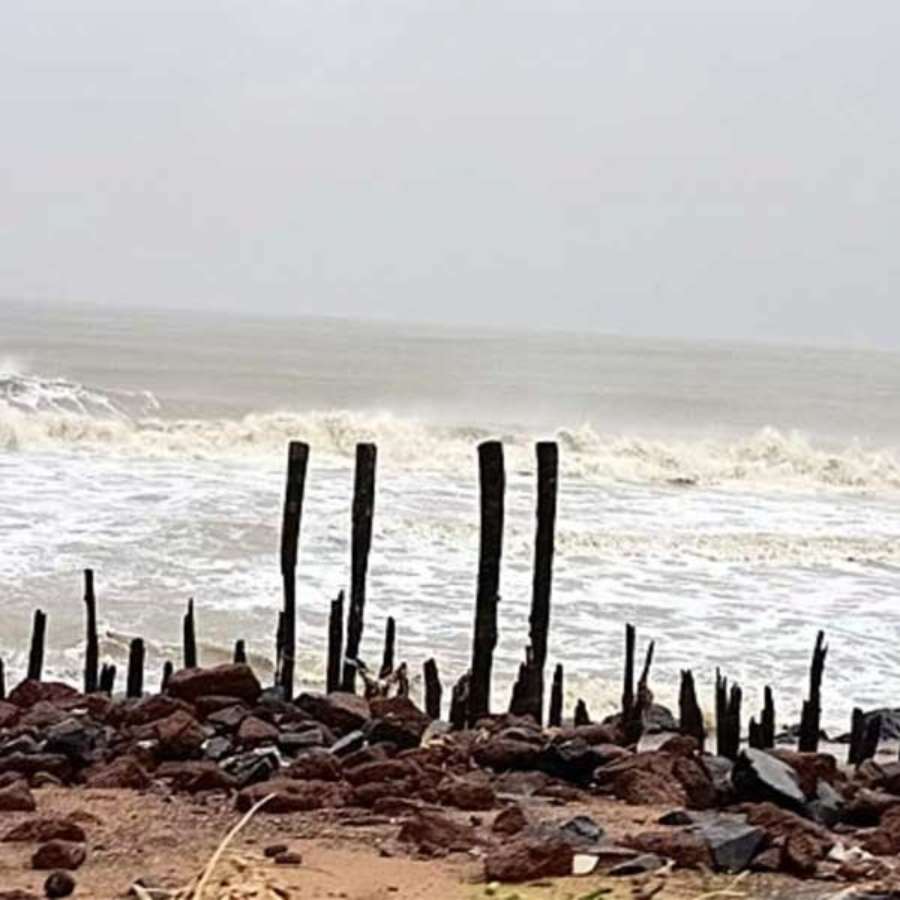 Low pressure area might cause heavy to very heavy rain in parts on Bengal over the next few days dgtl