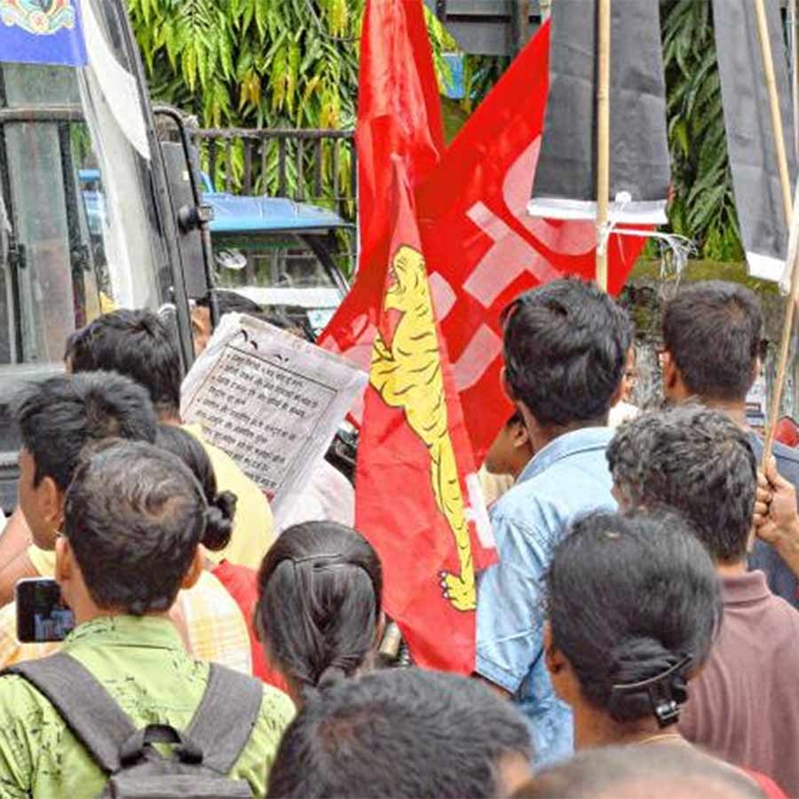 Mixed reaction of Labour Union's strike across districts of North Bengal