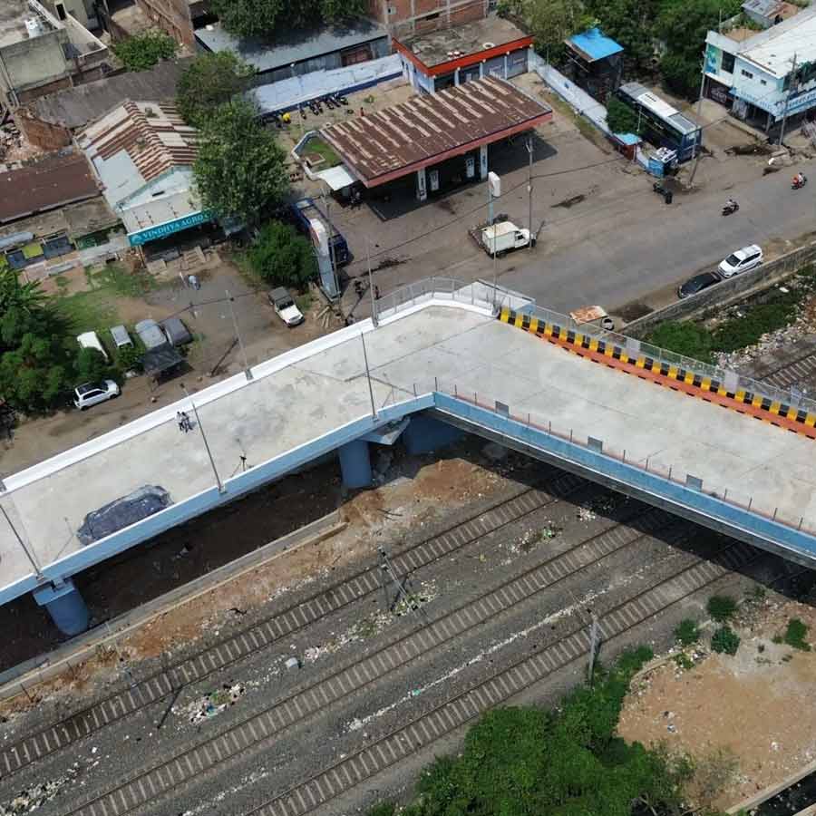 ৯০ ডিগ্রির সেই সেতু। ছবি: সংগৃহীত।