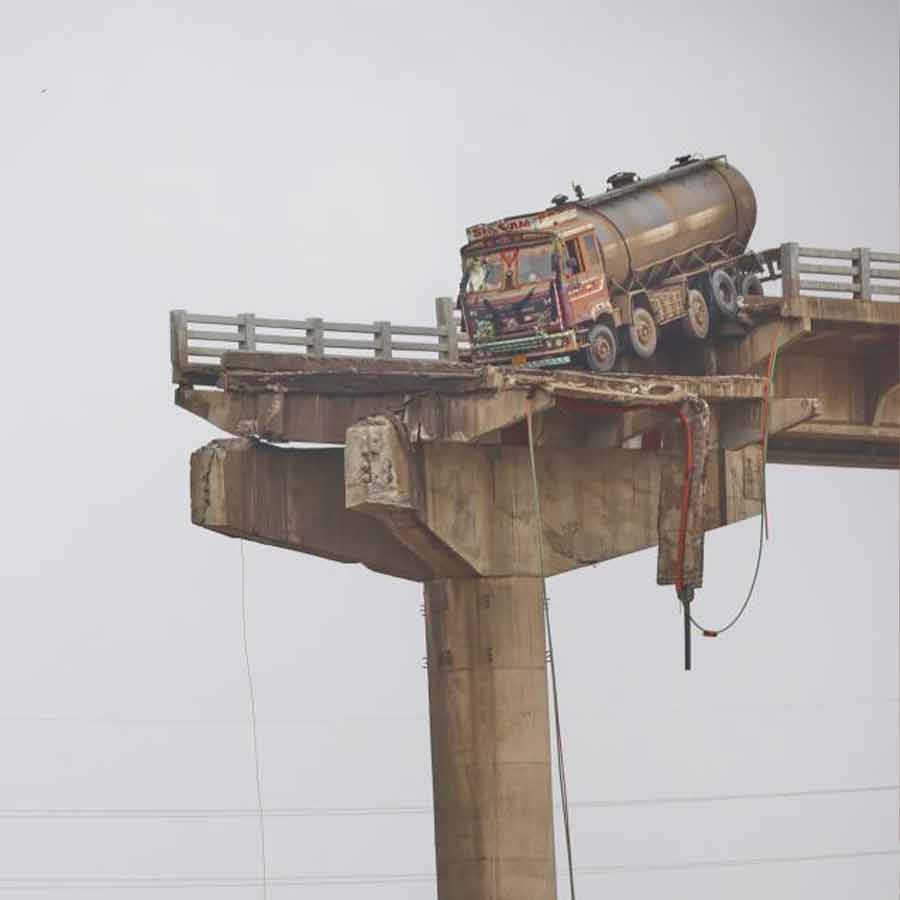Gujarat Chief Minister Bhupendra Patel suspended four engineers after bridge collapse on Mahisagar river in Vadadora dgtl
