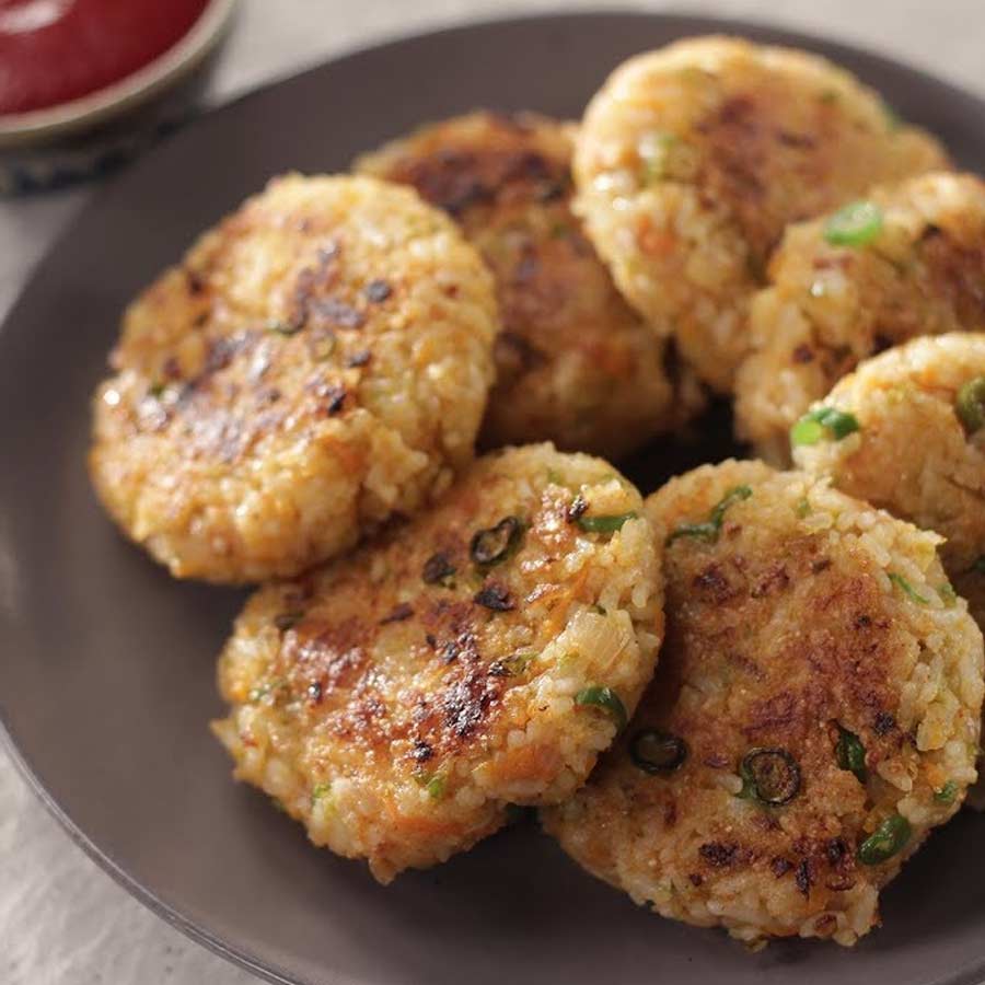 বাসি ভাত দিয়ে টিকিয়া বানিয়েছেন অভিনেত্রী নীনা।