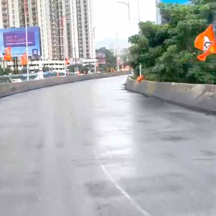 Mumbai\\\\\\\\\\\\\\\'s 250 crore Palava flyover becomes skidding zone
