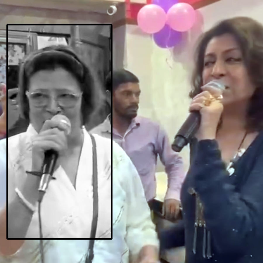 বোনের সঙ্গে দেবশ্রী।