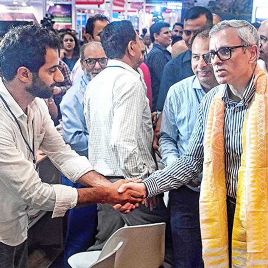 পর্যটন মেলায় ওমর।