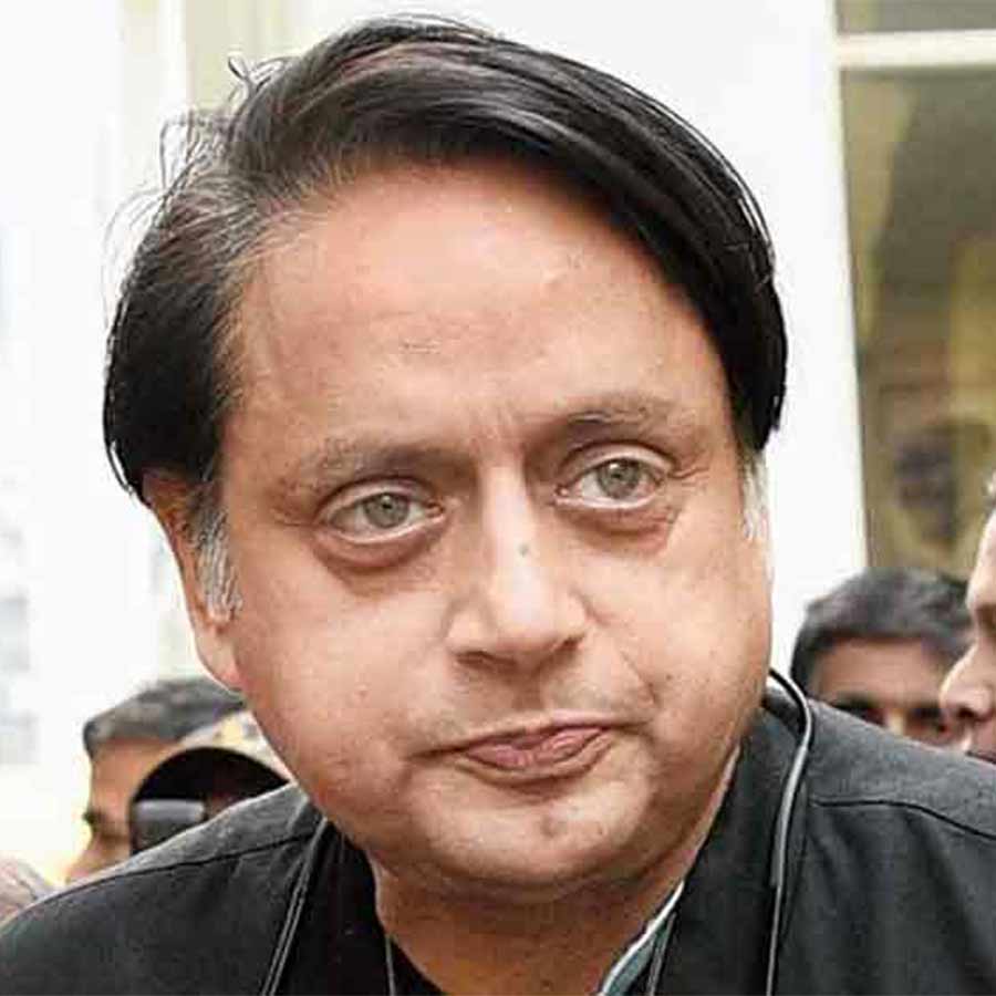 Congress in discomfort after Shashi Tharoor article on 1975 Emergency