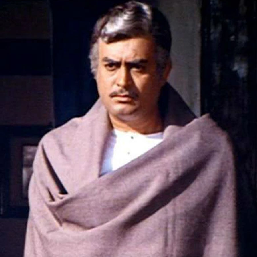 ইন্ডাস্ট্রিতে এসে নিজের নাম বদলে ফেলেছিলেন। বহু নায়িকার প্রেমে পড়েছিলেন। বিয়েও করতে চেয়েছিলেন একাধিক নায়িকাকে। মহিলা অনুরাগীদের সংখ্যা কোনও অংশে কম ছিল না। তবুও সংসার করার স্বপ্ন পূরণ হল না বলি অভিনেতা সঞ্জীব কুমারের। মাত্র ৪৭ বছর বয়সে হৃদ্‌রোগে আক্রান্ত হয়ে মারা যান ‘শোলে’র ঠাকুর।