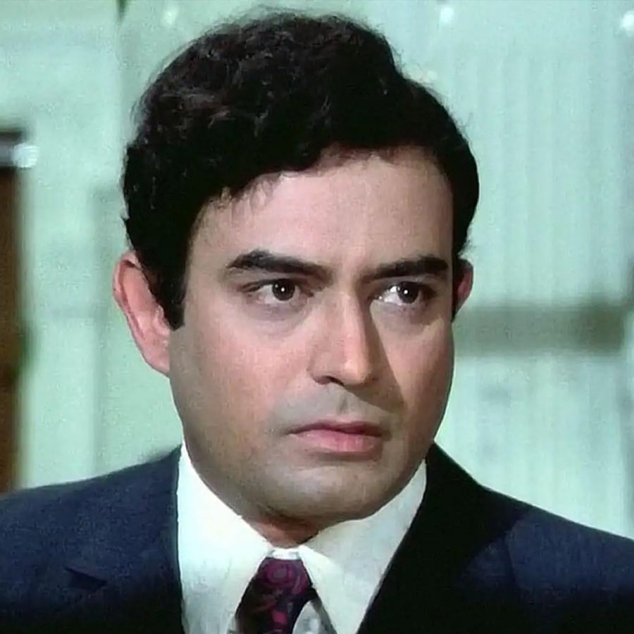 ১৯৩৮ সালের ৯ জুলাই গুজরাতের সুরতে জন্ম হয় সঞ্জীবের। তাঁর আসল নাম ছিল হরিহর জেঠালাল জরীওয়ালা। ইন্ডাস্ট্রিতে পা রাখার পর নিজের নাম পরিবর্তন করে সঞ্জীব কুমার রাখেন তিনি। সুরতে বাবা-মা, দুই ভাই এবং এক বোনের সঙ্গে থাকতেন। অভিনয় নিয়ে কেরিয়ার গড়তে চান বলে মুম্বই চলে যান।