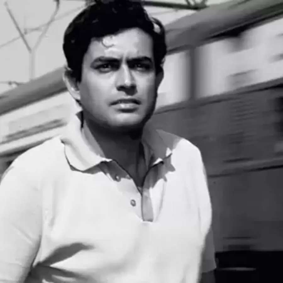 নায়কোচিত চেহারা না হলেও সঞ্জীবের মহিলা অনুরাগীর সংখ্যা নেহাত কম ছিল না। সঞ্জীবের ঘনিষ্ঠ বন্ধু অঞ্জু  মহেন্দ্রু নায়কের ব্যক্তিগত জীবন নিয়ে এক সাক্ষাৎকারে আলোচনা করেছিলেন। তিনি বলেছিলেন, ‘‘সঞ্জীবের জীবনে এত নারী ছিল যে, তাঁদের নাম ধরে ডাকত না। সংখ্যা দিয়ে বোঝাত। তাঁদের প্রসঙ্গে কথা বললে এ ভাবে বলত, ‘৩ নম্বর আজ আমায় ফোন করেছিল। ৯ নম্বর আজ আমার সঙ্গে কী রকম একটা করেছে।’’’