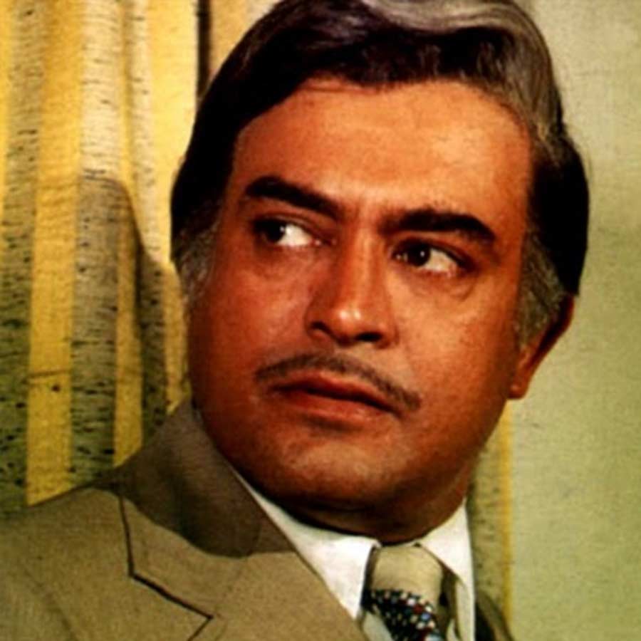 অঞ্জু এক সাক্ষাৎকারে বলেছিলেন, ‘‘নারীদের প্রতি বিশ্বাস হারিয়ে ফেলেছিল সঞ্জীব। ওর মন এত বার ভেঙেছে যে, বাস্তবটাই অন্য রকম ভাবে দেখা শুরু করে দিয়েছিল। সঞ্জীবের মনে হত, দুনিয়ার সব মেয়েই ওর সঙ্গে টাকার জন্য মিশছে। এটা ঠিক যে, অনেকেই সঞ্জীবের কাছে অকারণে ঘোরাফেরা করত। এমনকি, ও খেতে ভালবাসত বলে বাড়িতে রান্না করেও পাঠিয়ে দিত। কিন্তু কেউ কেউ সঞ্জীবকে সত্যিই ভালবাসত। সঞ্জীব তা বুঝতে পারেনি। শেষ পর্যন্ত আর সংসার-সুখ ওর ভাগ্যে জুটল না।’’