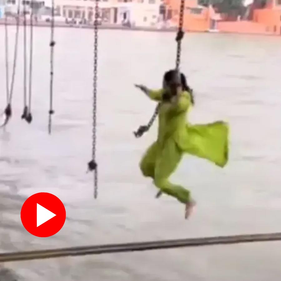 Video shows woman making reel in a bizarre way and fall on river