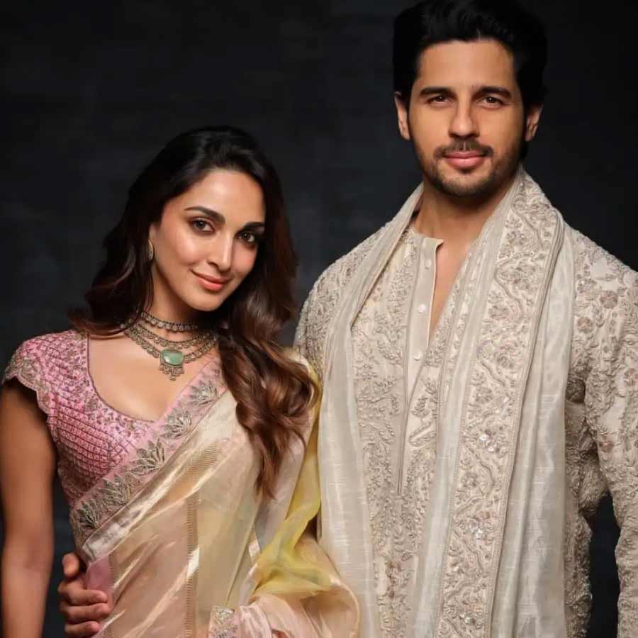 Kiara Advani Sidharth Malhotra To Welcome Baby Soon speculation spark after they spotted outside clinic dgtl