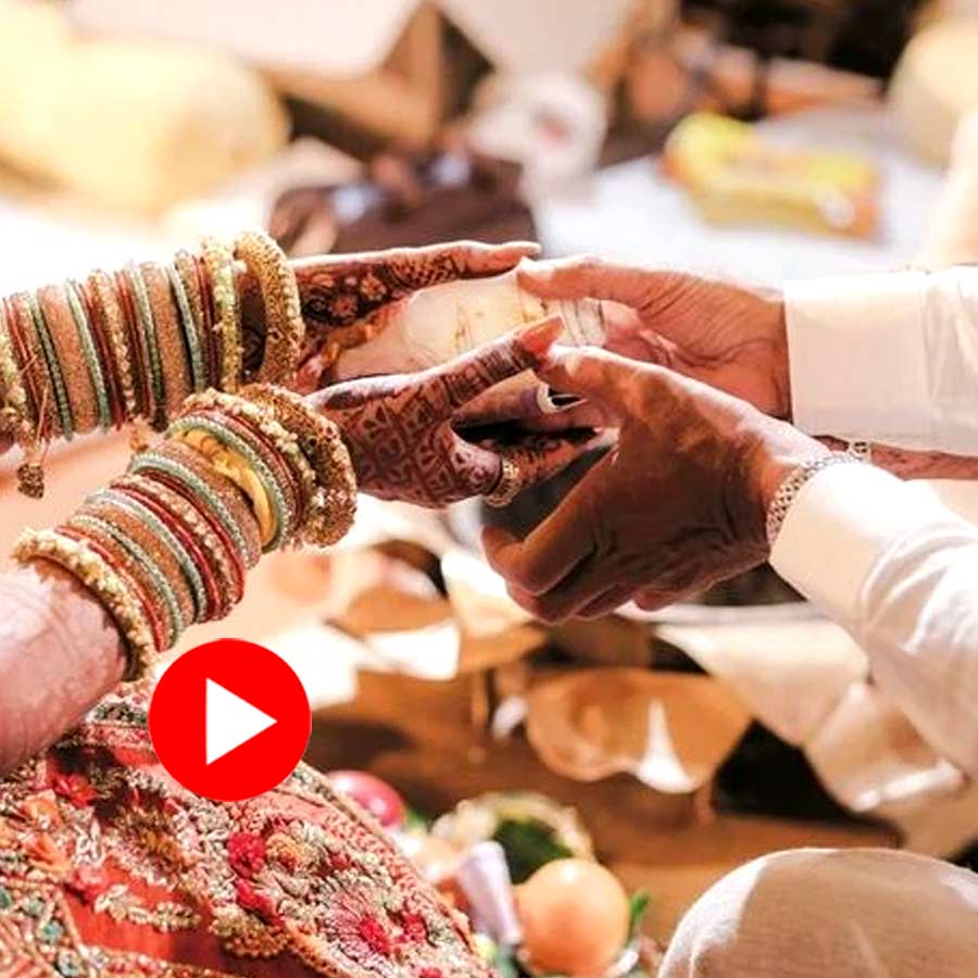 Video shows a newlywed bride pressing feet of husband goes viral