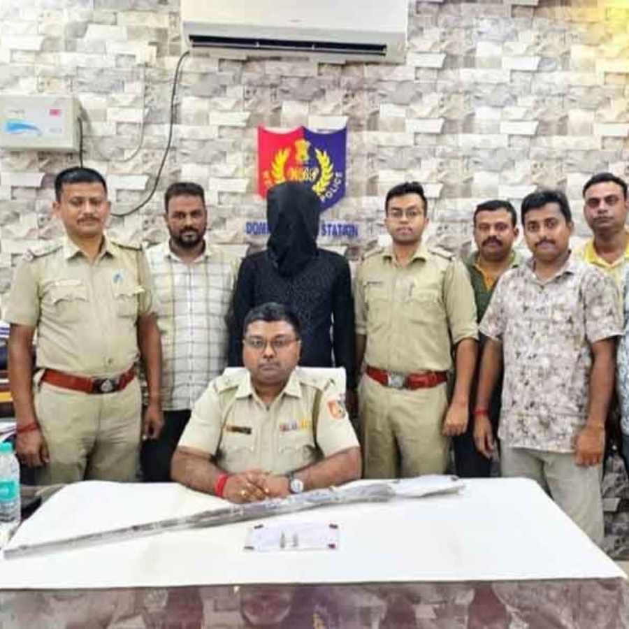 Couple publishes photo holding weapon, man arrested in domkol dgtld