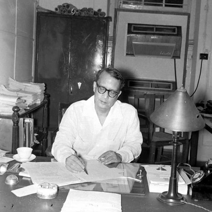 Indian civil servant bureaucrats are the steel frame of the country, know the reasons