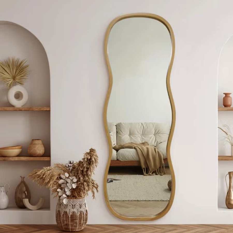 এমন আয়নাও শোয়ার ঘরের শোভা বাড়িয়ে দিতে পারে।