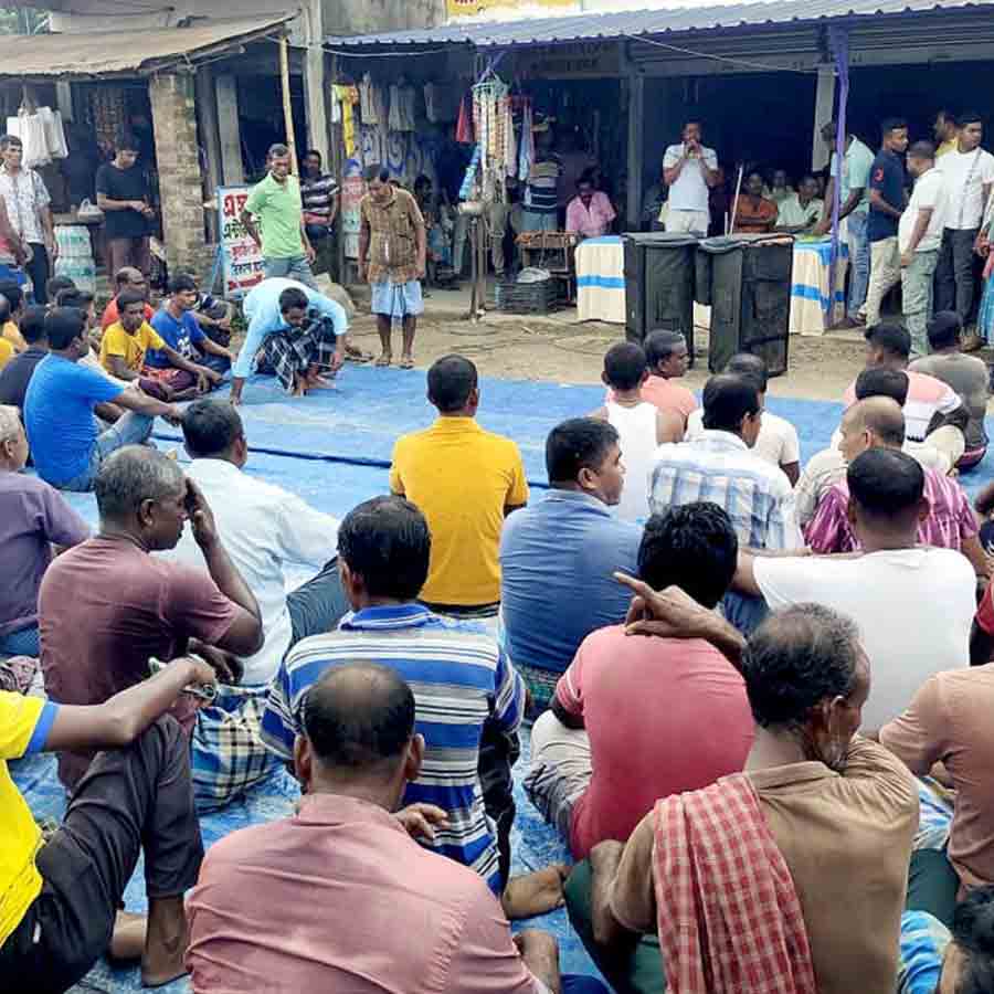 Work at Petrapole land port reduced, workers held protest meeting