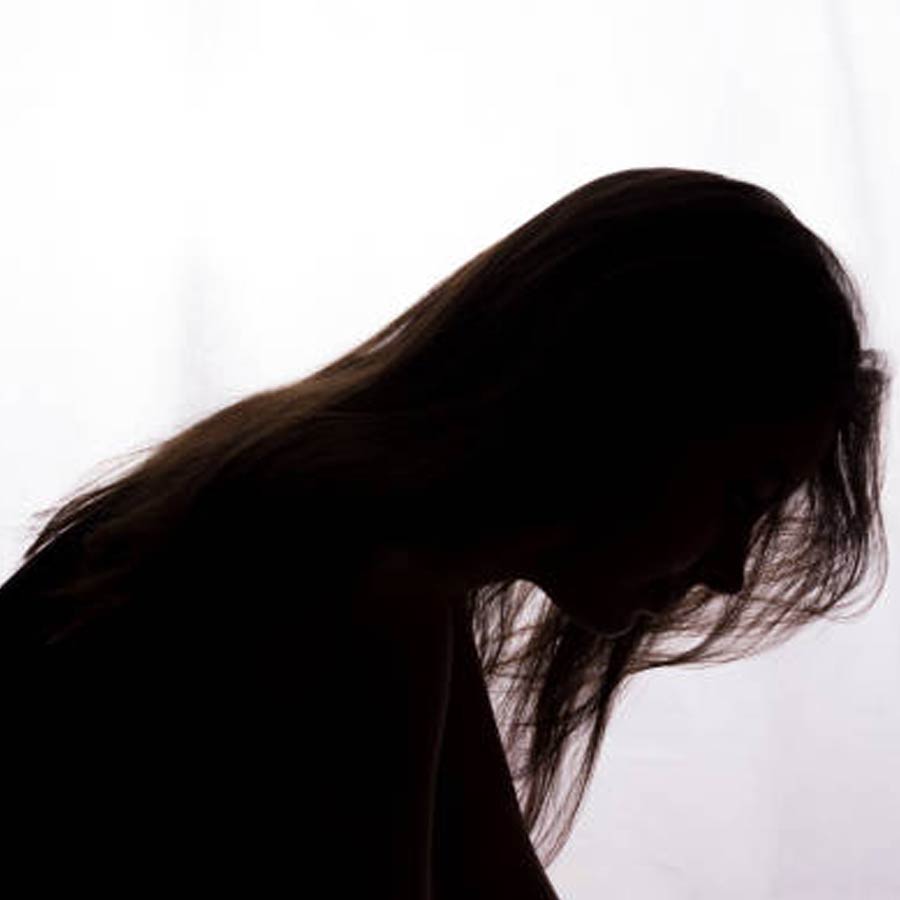 একসময় যে গেলকে একাকিত্ব গ্রাস করেছিল, ডেভিডের সঙ্গে আলাপ হওয়ার পর সেই গেলই আবার চনমনে হয়ে উঠেছিলেন। ডেভিডের প্রেমে পড়ে গিয়েছিলেন তিনি। ডেভিডও ভালবেসে ফেলেছিলেন গেলকে। তবে তাঁদের সম্পর্ক অনলাইন চ্যাটেই সীমাবদ্ধ ছিল।